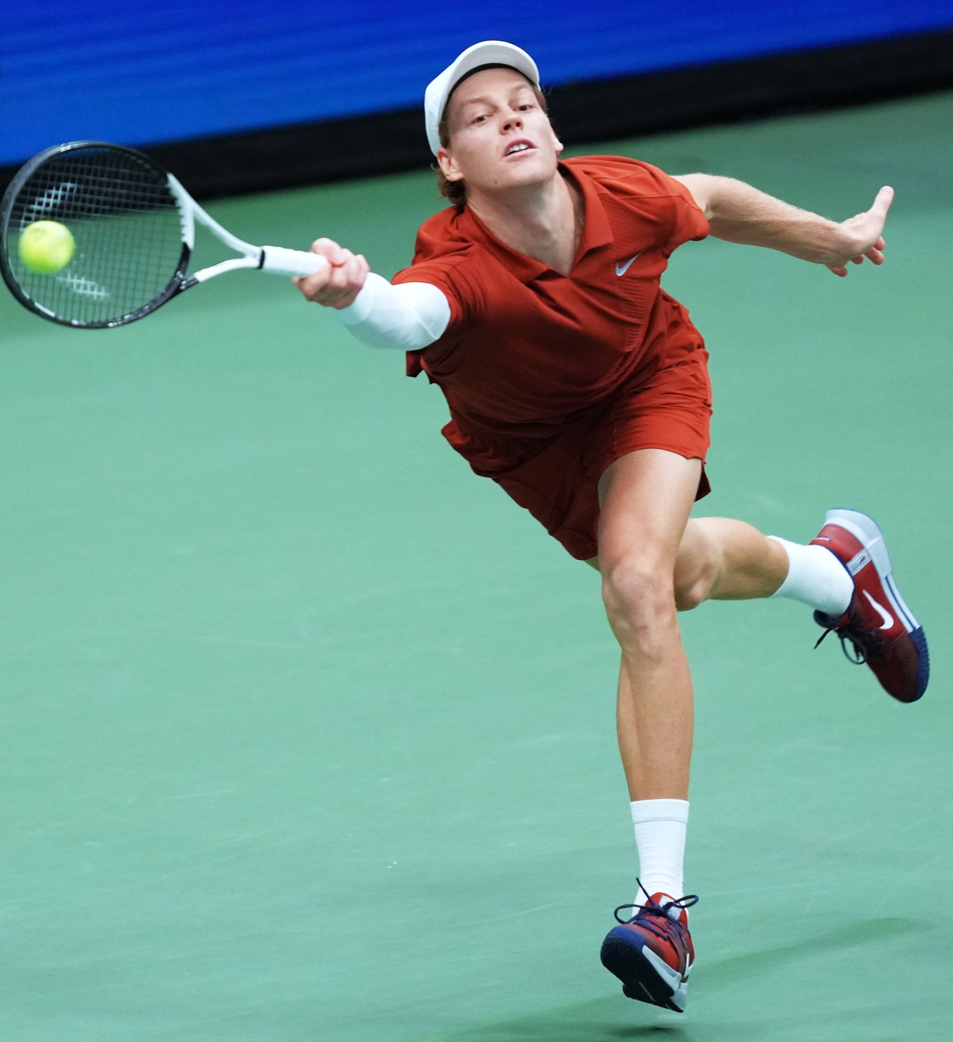 包含世界网球队翻盘英国网球队，阿尔卡拉斯惊艳世界的词条