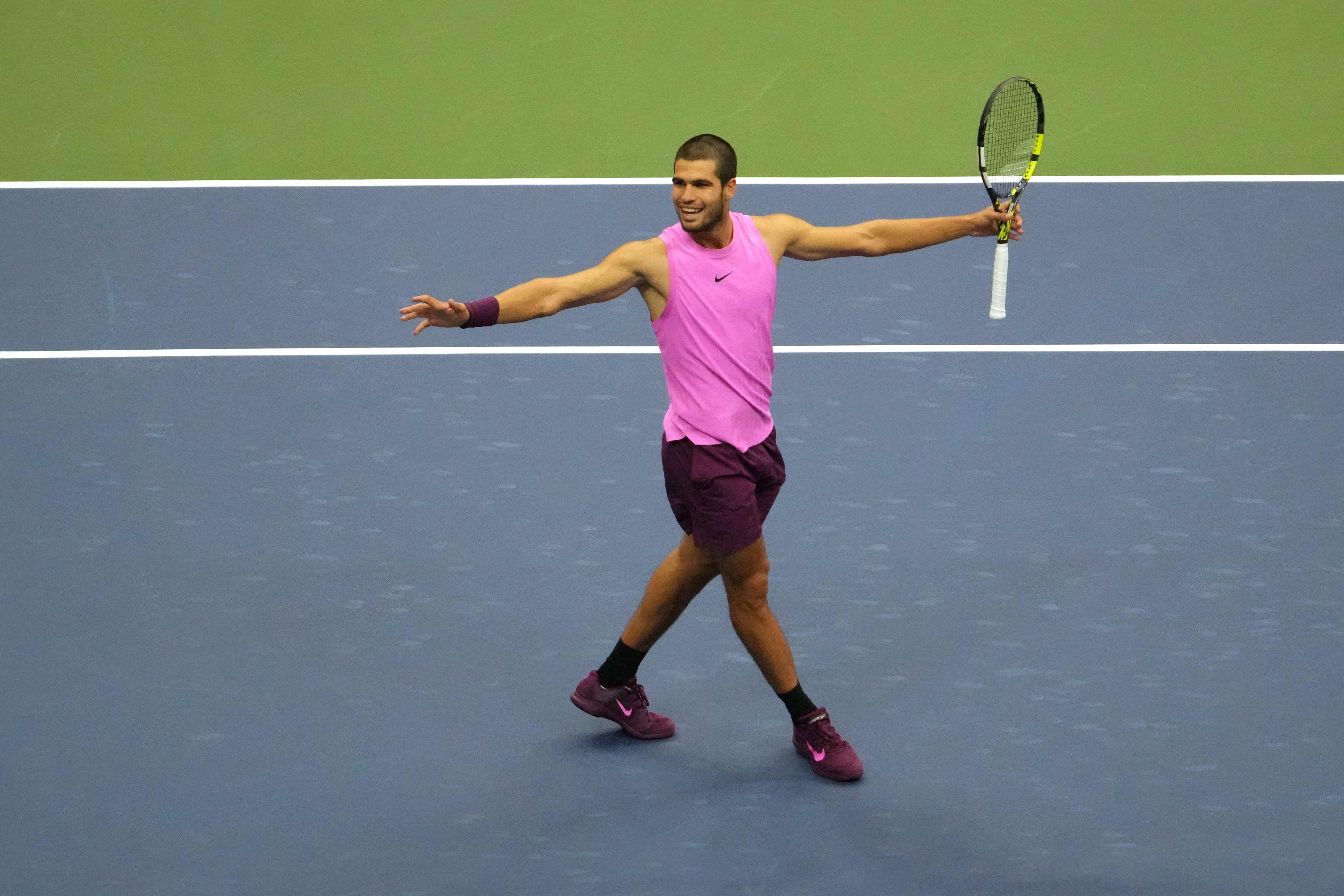 包含世界网球队翻盘英国网球队，阿尔卡拉斯惊艳世界的词条