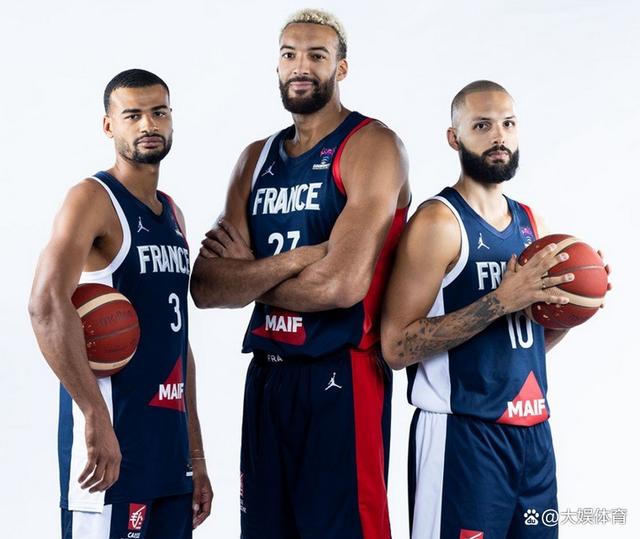 猛龙碾压巴西男篮,戈贝尔制霸全场 猛龙碾压巴西男篮,戈贝尔制霸全场