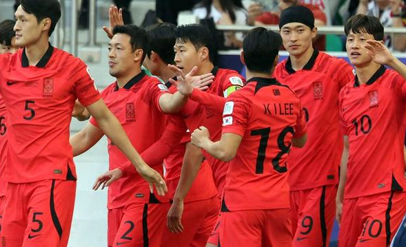 关于韩国羽毛球队翻盘马来西亚羽毛球队，谌龙高光表现的信息