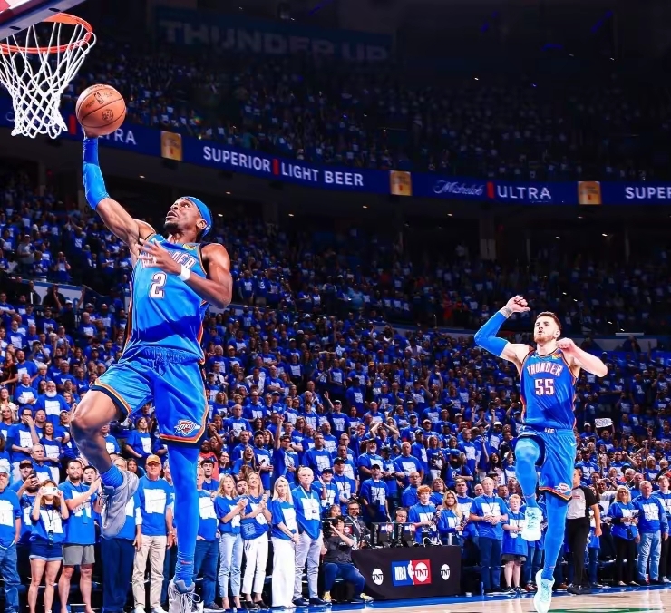 关于加拿大男篮碾压灰熊，克莱关键制胜的信息