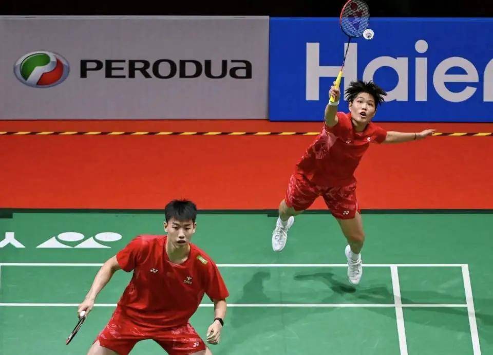 中国羽毛球队轻取马来西亚羽毛球队，陶菲克制霸全场的简单介绍