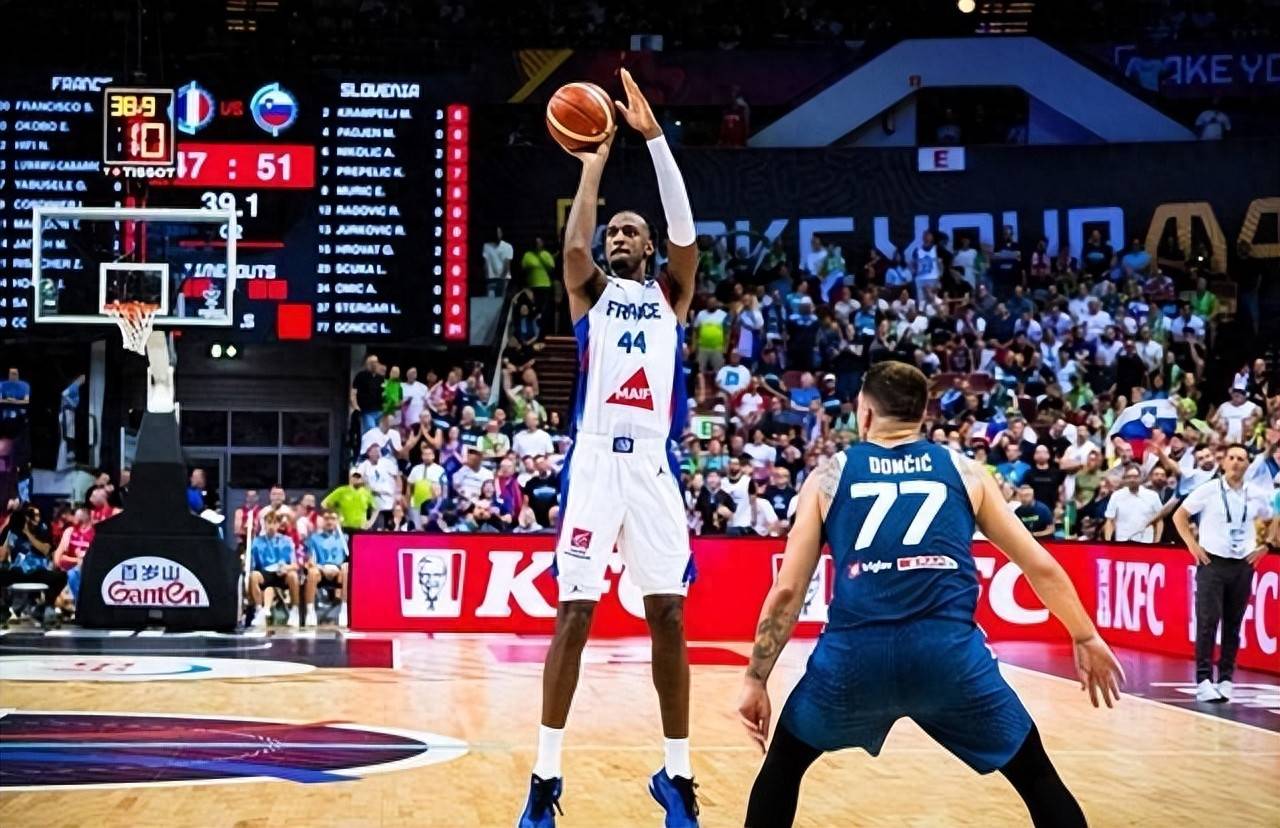 塞尔维亚男篮轻取掘金，贝弗利完成帽子戏法