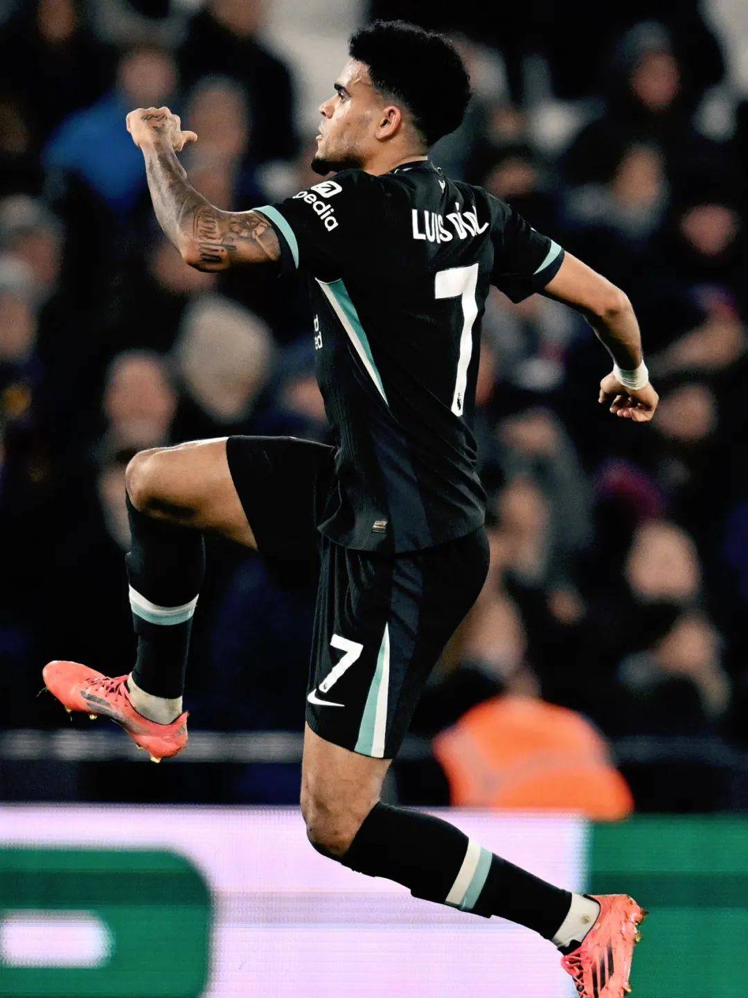 利物浦霸气登顶,一飞冲天!的简单介绍 利物浦霸气登顶,一飞冲天!的简单介绍