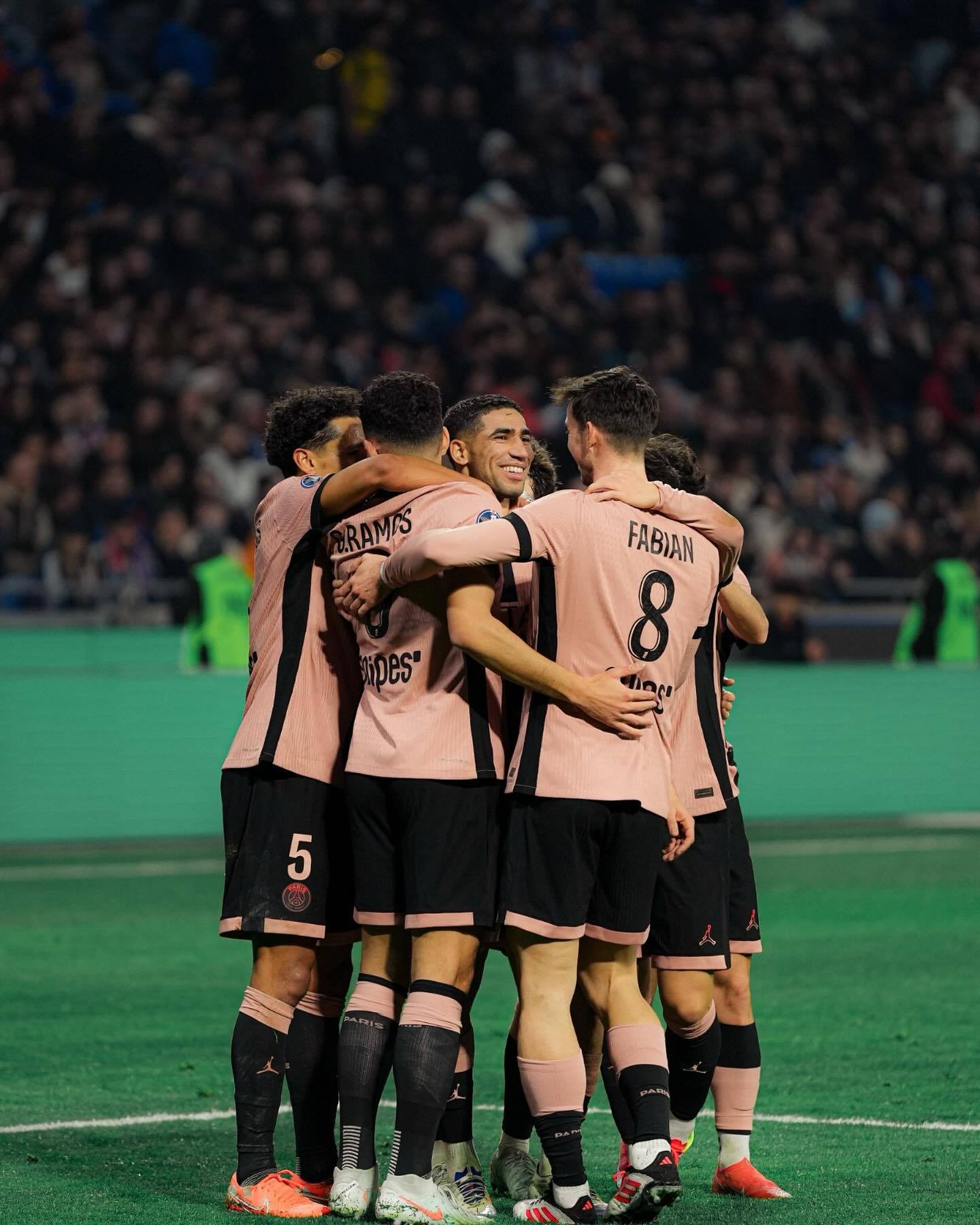 关于利物浦主场取胜锁定小组第一的信息