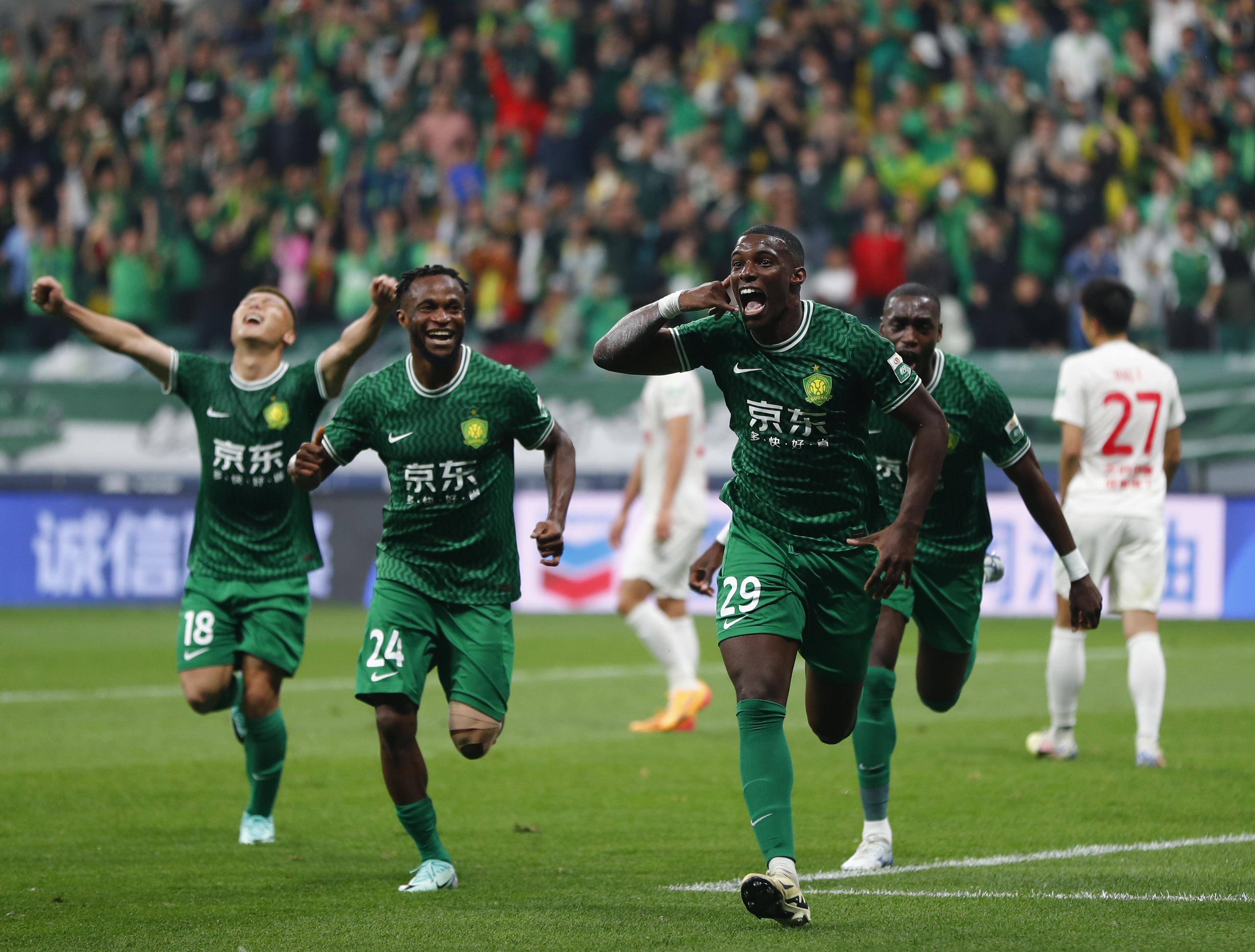 国安前锋连续进球，助球队取得胜利的简单介绍