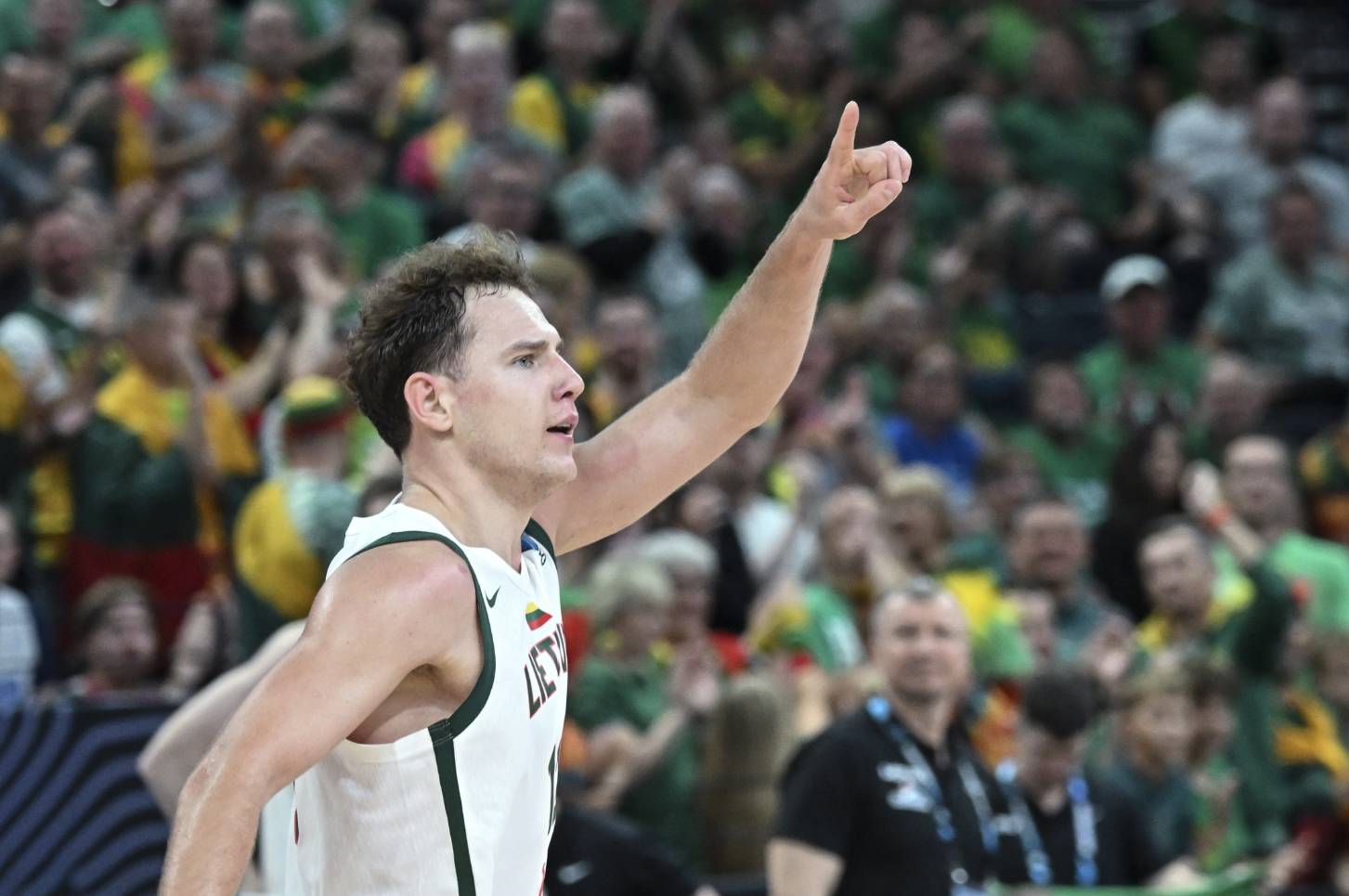 希腊队实力强劲，挺进欧预赛四强!的简单介绍