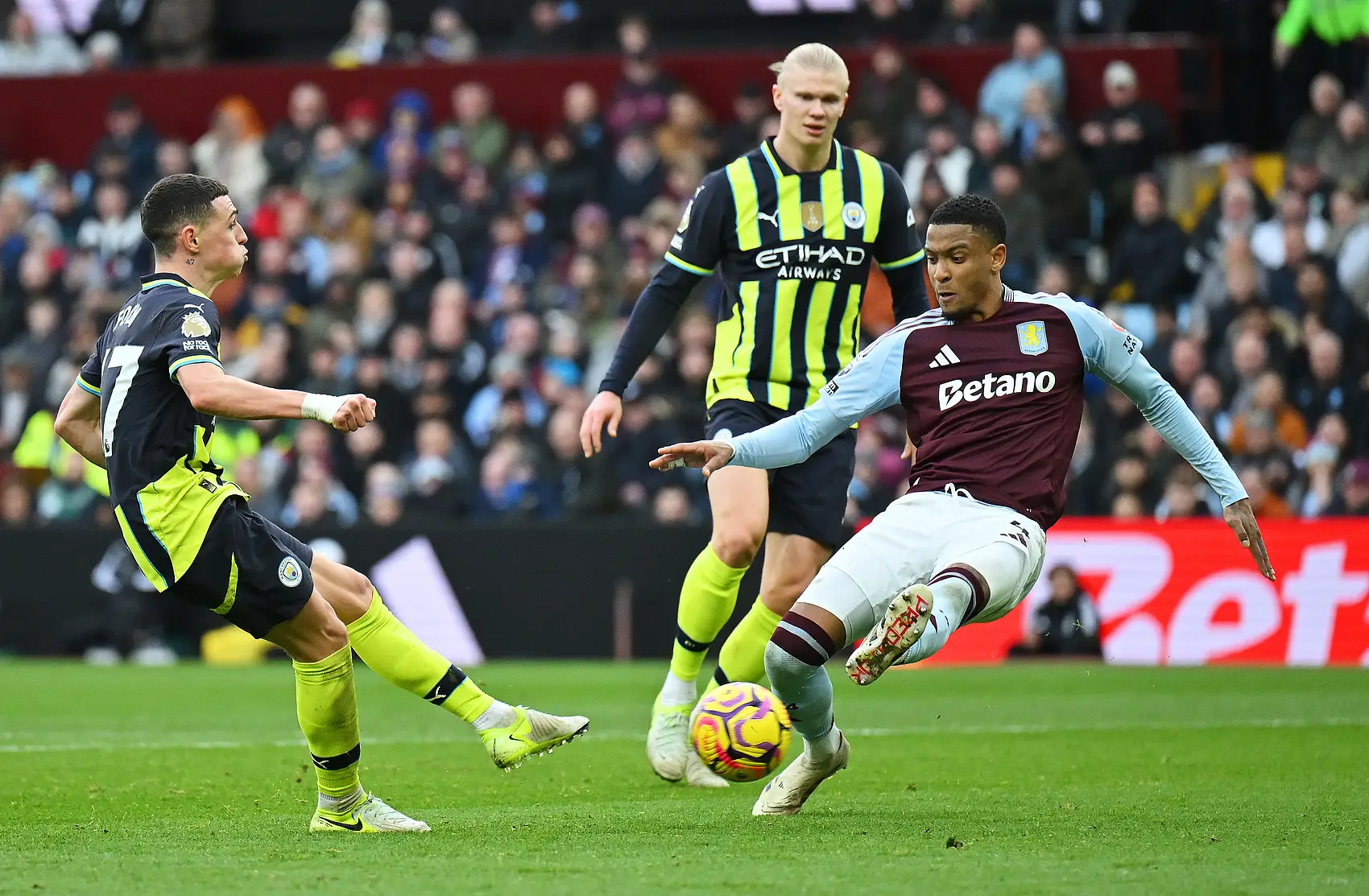 包含罗杰·比顿在比赛中完成致命射门的词条