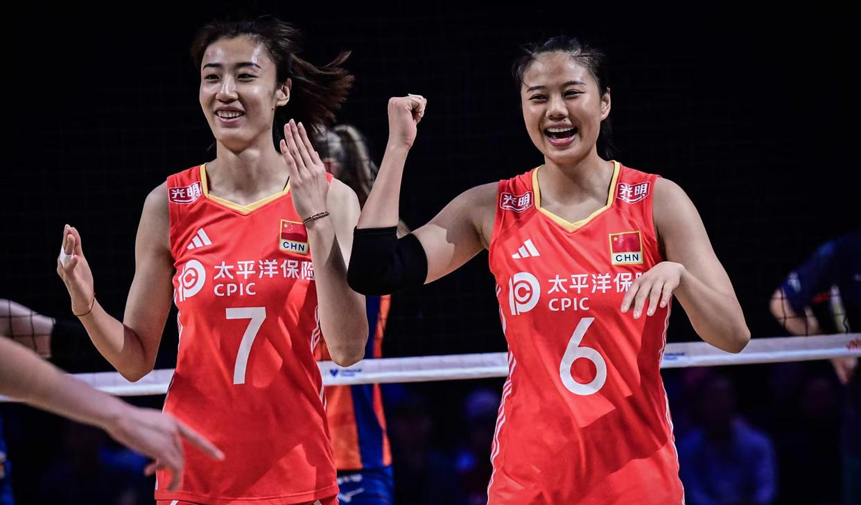 关于百战百胜，女队员在比赛中展现全面实力的信息