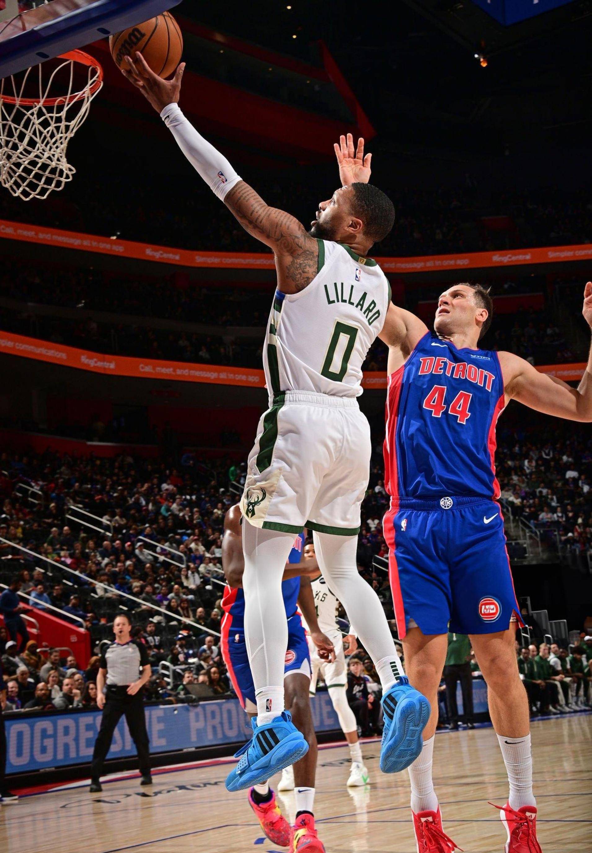 雄鹿主场大胜热火,东部前两领先一步 雄鹿主场大胜热火,东部前两领先一步