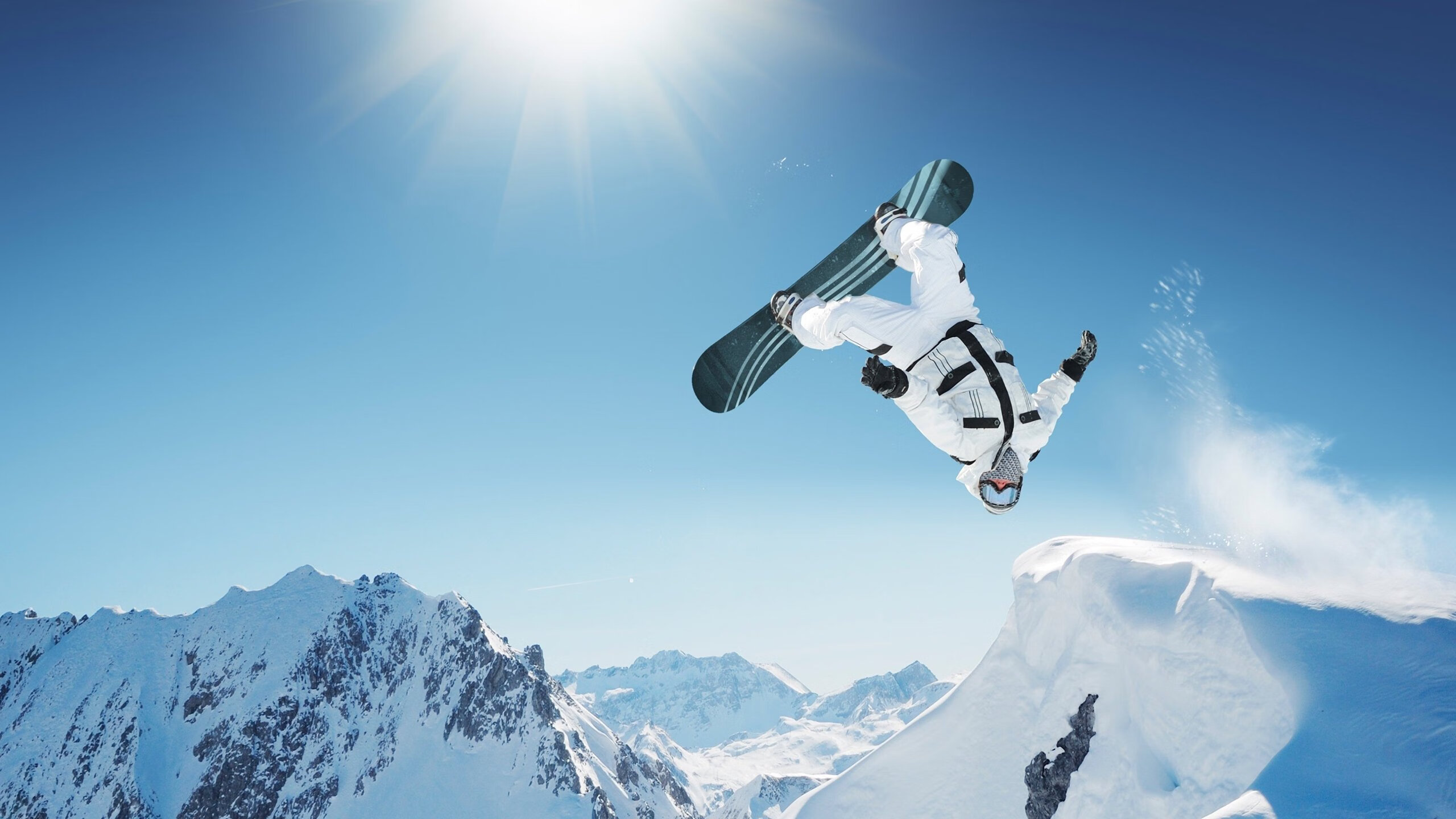 杰伦格林爆发引领公牛式火力，全面压制新疆队战术体系