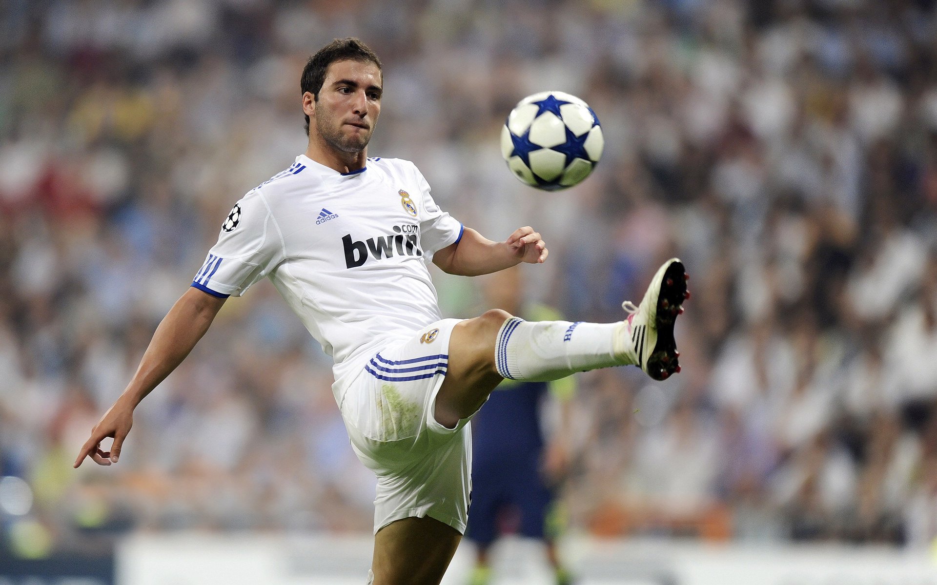 玻利维亚高原鏖战中国,阿圭罗成关键先生改写南美足球格局