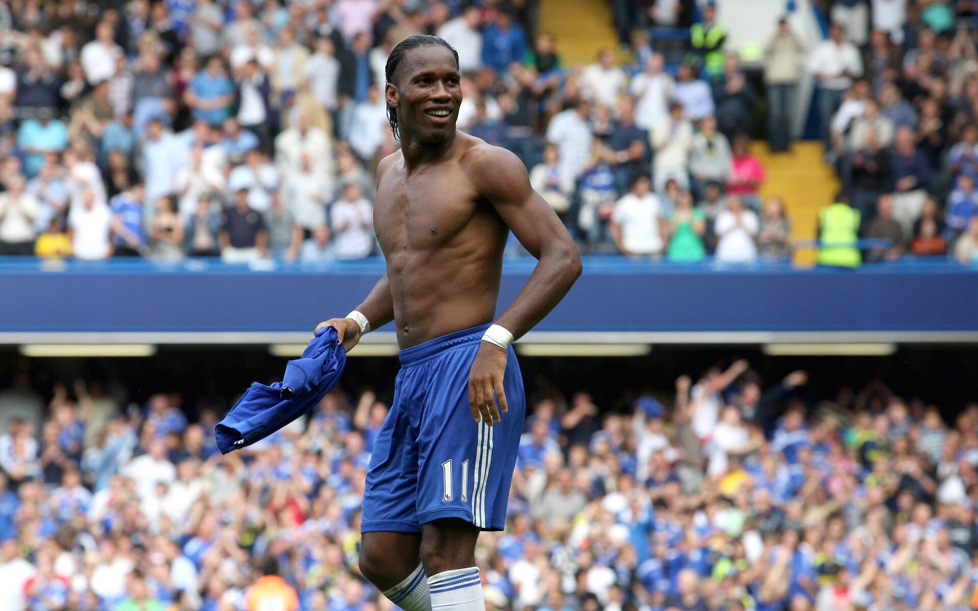 绿茵双线，乌拉圭铁血压制展现南美纪律，C罗关键时刻再显英超王者风范