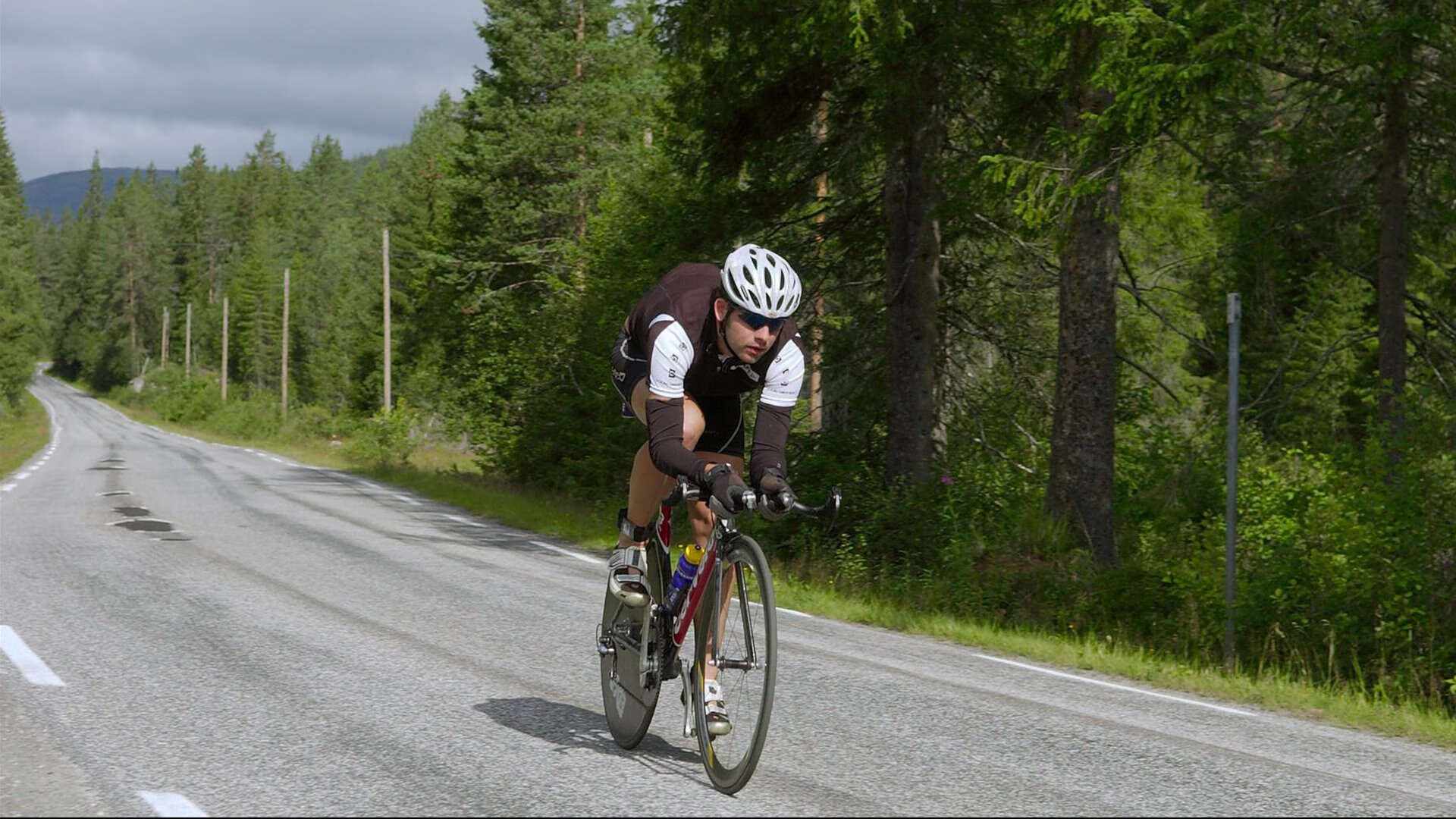 赛道上的绝杀,红牛车队如何终结雷诺王朝,汉密尔顿状态火热再掀风云